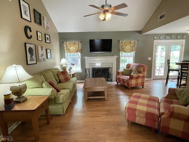 Photo 4 of 36 - 528 Butler Bridge Dr, McDonough, GA 30252