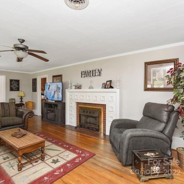 Photo 9 of 35 - 310 Brook St, Kannapolis, NC 28083