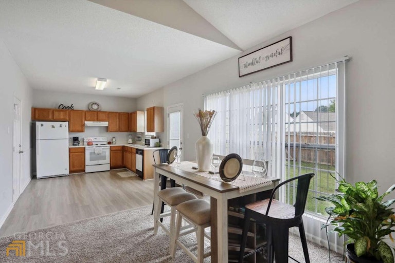 Photo 4 of 24 - 3802 Rector Dr, Rex, GA 30273