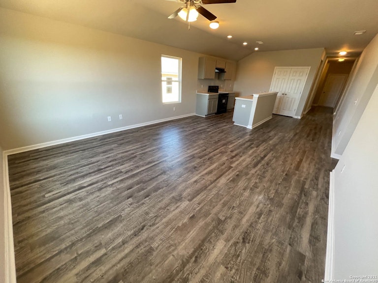 Photo 4 of 36 - 439 Pleasanton Spg, San Antonio, TX 78221