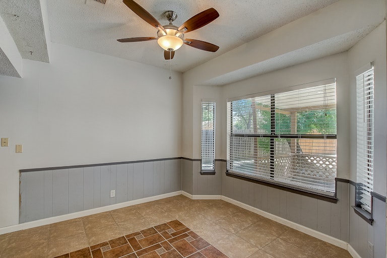 Photo 16 of 33 - 503 Quail Creek Dr, Round Rock, TX 78664