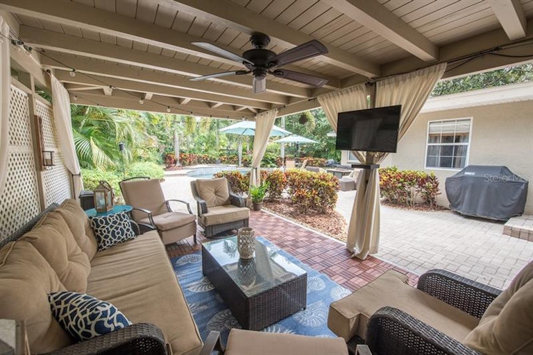 Photo 14 of 25 - 1438 45th Ave N, Saint Petersburg, FL 33703