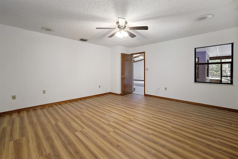 Photo 26 of 35 - 1449 Irma Rd, Eustis, FL 32726