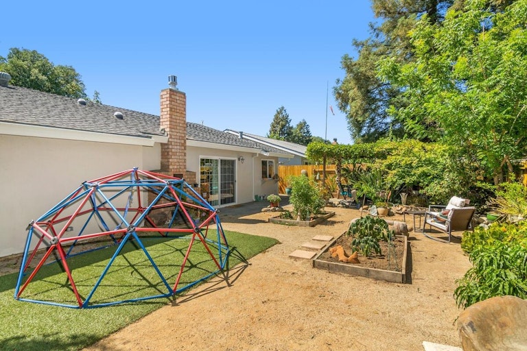 Photo 16 of 16 - 924 San Tomas St, Davis, CA 95618