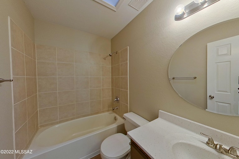 Photo 10 of 12 - 1569 W Camino Acierto, Sahuarita, AZ 85629