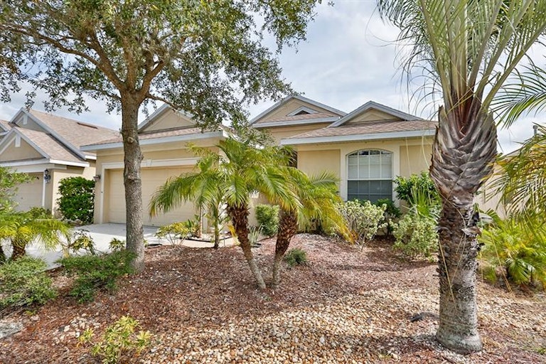 Photo 4 of 24 - 5209 Clover Mist Dr, Apollo Beach, FL 33572