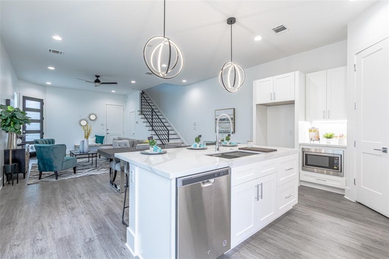 Photo 15 of 33 - 3410 Hardy St, Houston, TX 77009