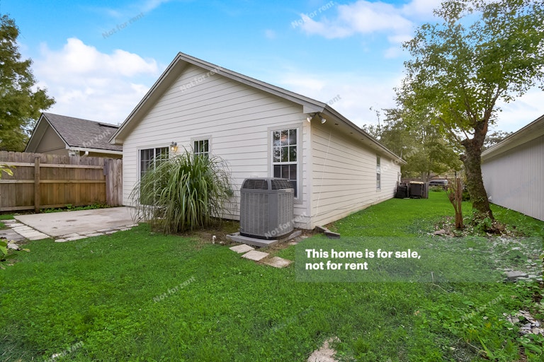 Photo 10 of 31 - 8350 Argyle Corners Ct, Jacksonville, FL 32244