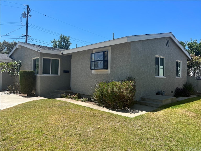 Photo 2 of 36 - 1444 W Lory Ave, Anaheim, CA 92802