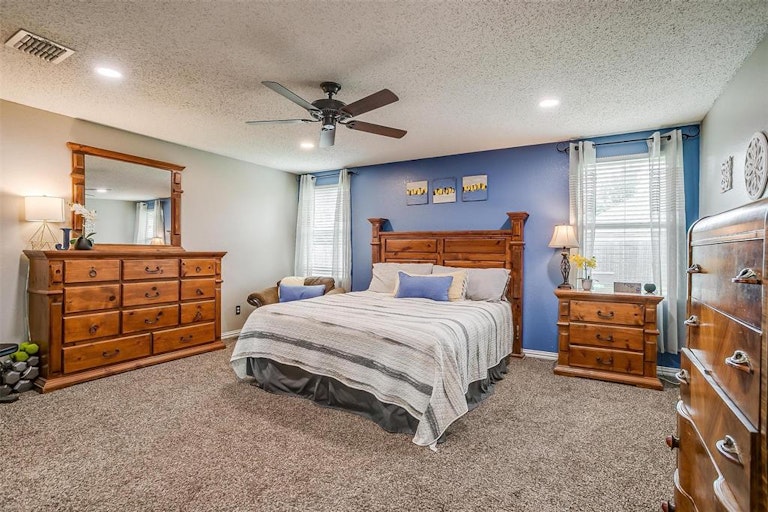 Photo 17 of 33 - 1235 Scarlet Sage Pkwy, Burleson, TX 76028