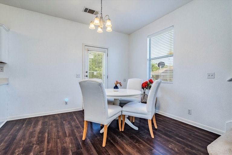 Photo 10 of 32 - 4703 Valcour Bay Ln, Austin, TX 78754