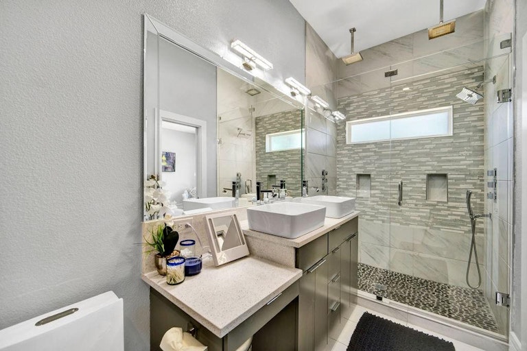 Photo 29 of 31 - 4806 Lynnacre Dr, Dallas, TX 75211