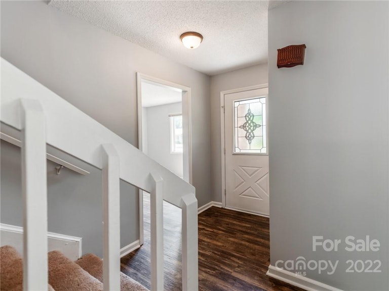 Photo 5 of 38 - 2654 Castle Hill Rd, Gastonia, NC 28052