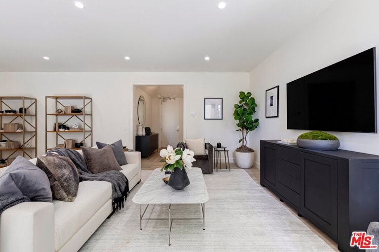 Photo 4 of 24 - 10106 Empyrean Way #201, Los Angeles, CA 90067