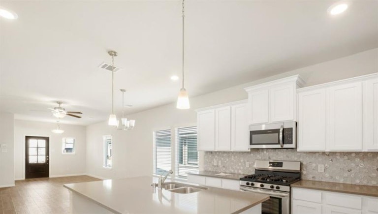 Photo 5 of 20 - 6839 Escondido Dr, Rosharon, TX 77583