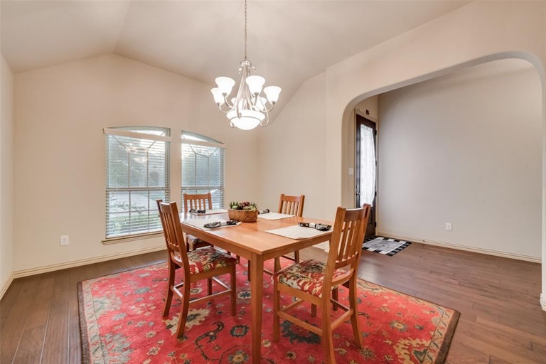 Photo 5 of 38 - 2222 Fallbrooke Dr, Grand Prairie, TX 75050
