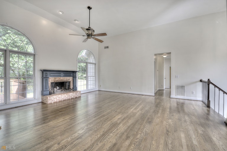 Photo 5 of 30 - 15 Jamesport Ln, White, GA 30184