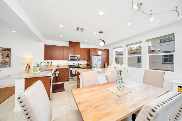 Photo 10 of 41 - 900 N Primrose Ln Unit B, Azusa, CA 91702