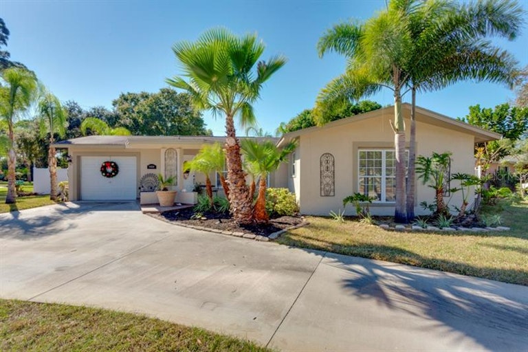 Photo 1 of 25 - 14010 80th Ave, Seminole, FL 33776