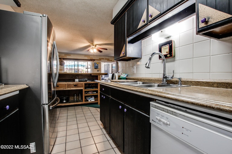 Photo 23 of 40 - 810 S Kolb Rd #64, Tucson, AZ 85710