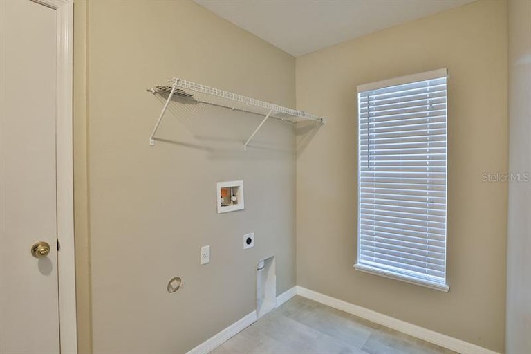 Photo 22 of 25 - 815 Brenton Leaf Dr, Ruskin, FL 33570