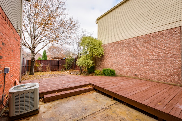 Photo 24 of 25 - 545 Timber Way Dr, Lewisville, TX 75067