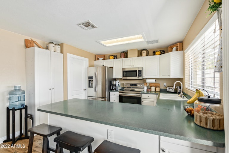 Photo 4 of 13 - 7623 W Heatherbrae Dr, Phoenix, AZ 85033