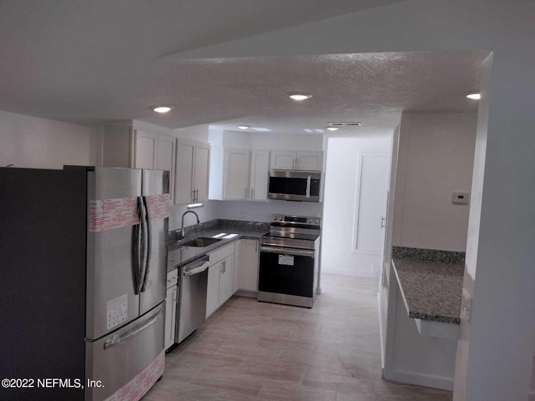 Photo 7 of 22 - 1071 Chapeau Rd, Jacksonville, FL 32211