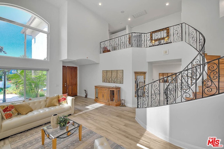 Photo 12 of 54 - 14826 Otsego St, Sherman Oaks, CA 91403
