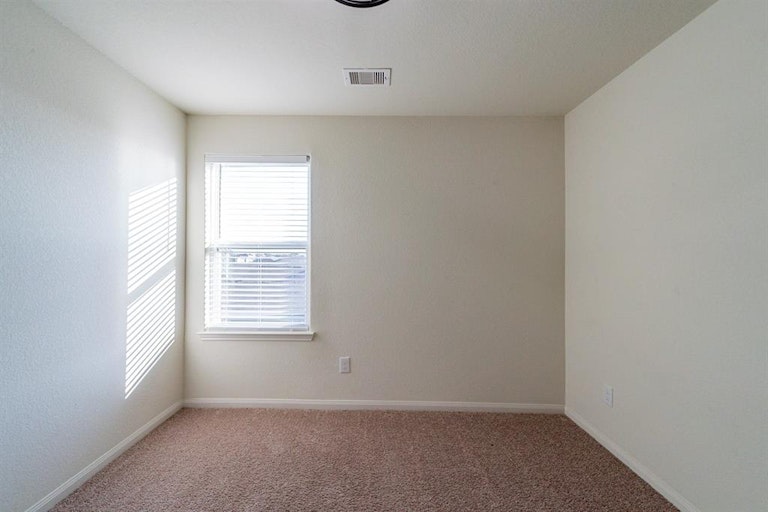 Photo 22 of 36 - 5935 Snapping Turtle Rd, Baytown, TX 77523