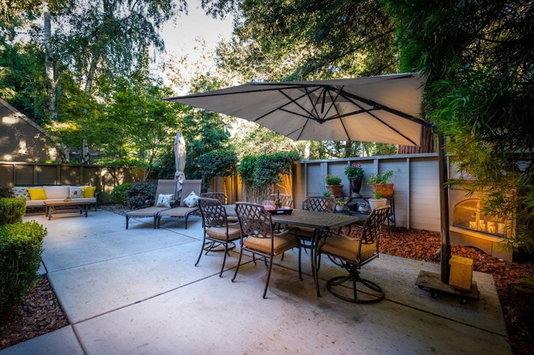 Photo 35 of 40 - 317 Wyndgate Rd, Sacramento, CA 95864