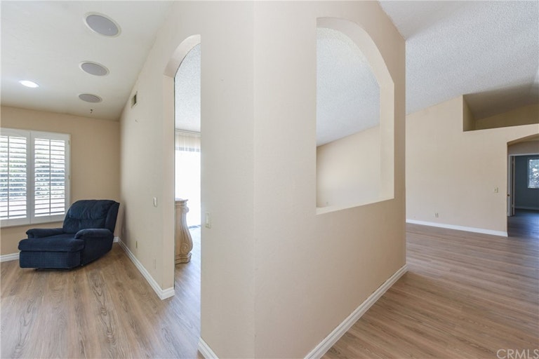 Photo 17 of 46 - 184 Cannon Rd, Riverside, CA 92506