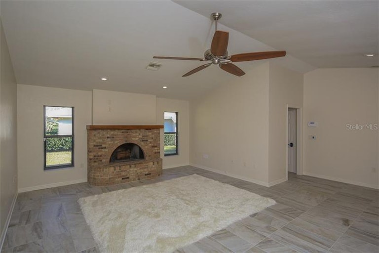 Photo 8 of 25 - 4317 Oak View Dr, Sarasota, FL 34232