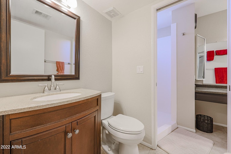 Photo 25 of 38 - 5207 E Half Moon Dr, Phoenix, AZ 85044