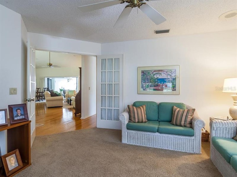 Photo 12 of 25 - 6079 Ravenwood Dr, Sarasota, FL 34243