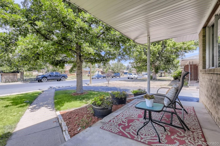 Photo 3 of 28 - 2246 Havana St, Aurora, CO 80010
