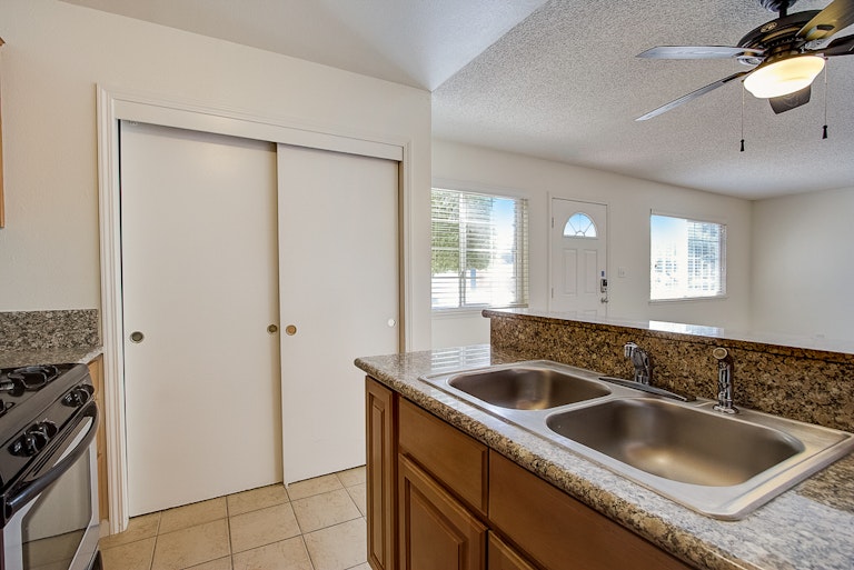 Photo 15 of 22 - 4525 Palm Ave #1, Sacramento, CA 95842