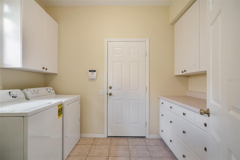 Photo 16 of 38 - 11015 Belmere Isles Ct, Windermere, FL 34786