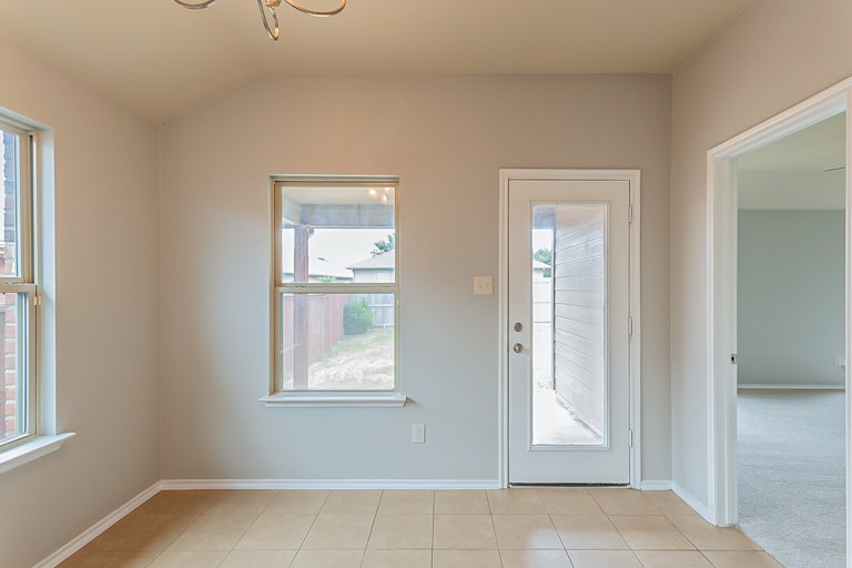 Photo 11 of 22 - 420 Harding Ln, Lavon, TX 75166