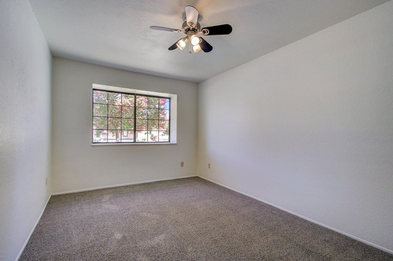 Photo 5 of 20 - 1136 Meadow Gate Dr, Roseville, CA 95661