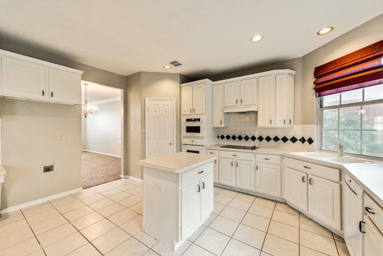 Photo 4 of 24 - 2802 Wildcreek Ct, Keller, TX 76248