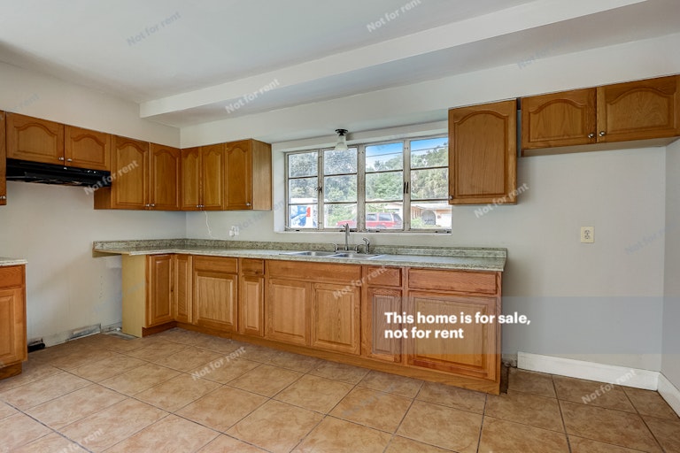 Photo 14 of 32 - 6438 Swallow Cove Rd, Jacksonville, FL 32211