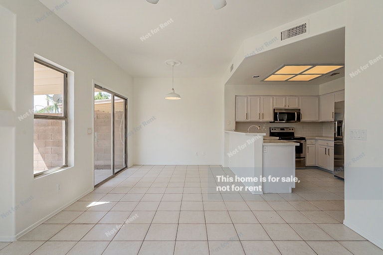Photo 12 of 28 - 10111 E Capri Ave, Mesa, AZ 85208