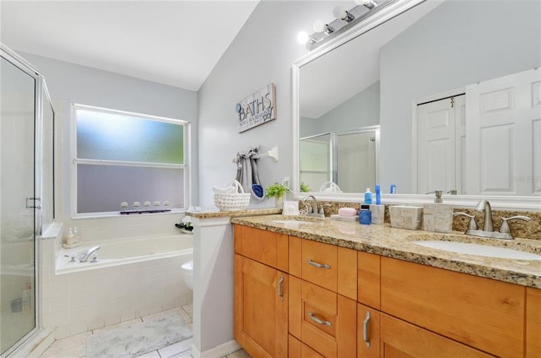 Photo 19 of 33 - 3829 Pickwick Dr, Orlando, FL 32817