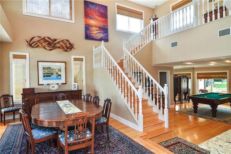 Photo 6 of 25 - 329 Bayview Dr NE, Saint Petersburg, FL 33704