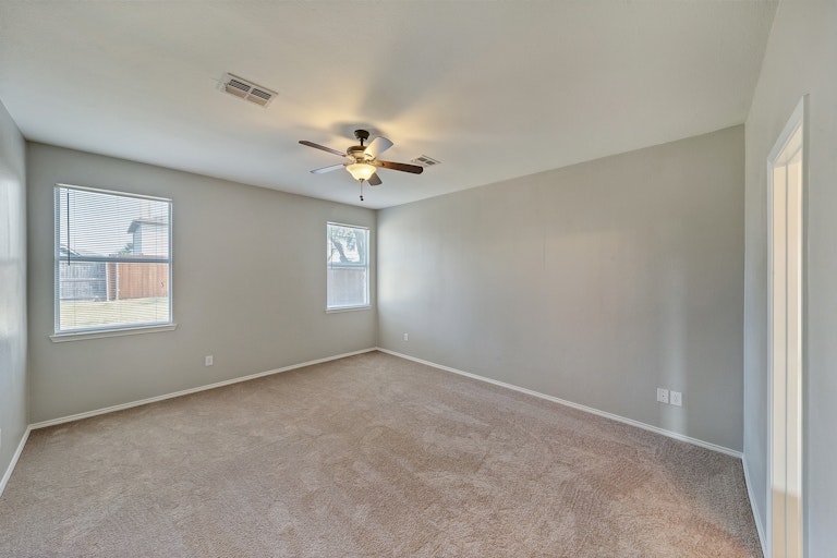 Photo 16 of 33 - 2305 Hickory Ct, Little Elm, TX 75068