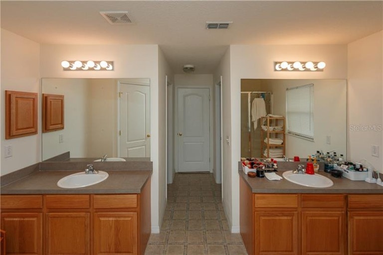Photo 17 of 25 - 469 Newhearth Cir, Winter Garden, FL 34787