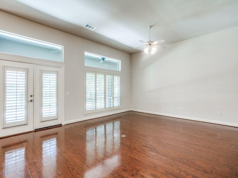 Photo 11 of 40 - 10405 Downing Dr, Denton, TX 76207