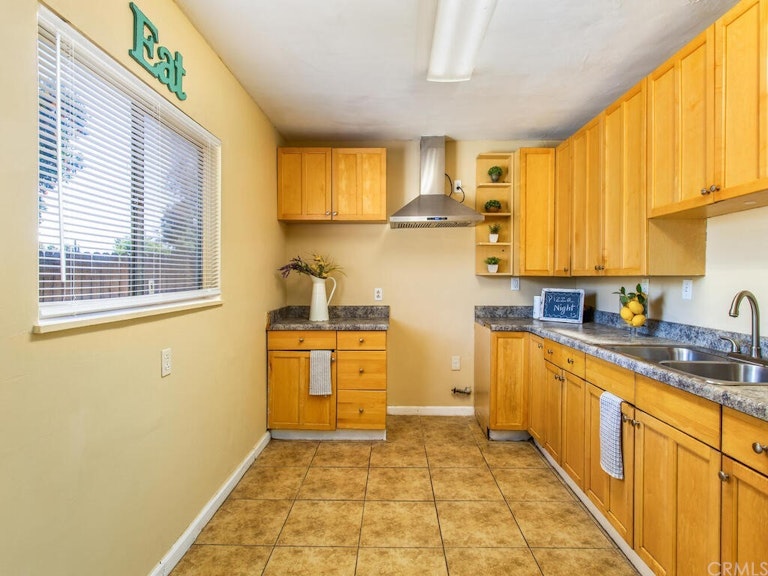 Photo 8 of 23 - 6705 Lynwood Way, Highland, CA 92346