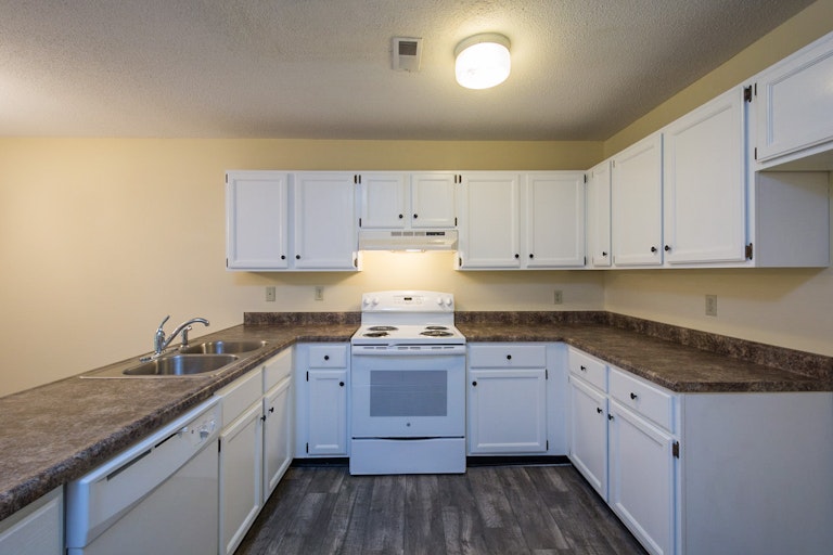 Photo 3 of 13 - 2605 Camellia Dr, Durham, NC 27705
